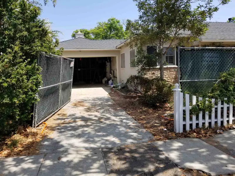 Fenced job site and driveway access